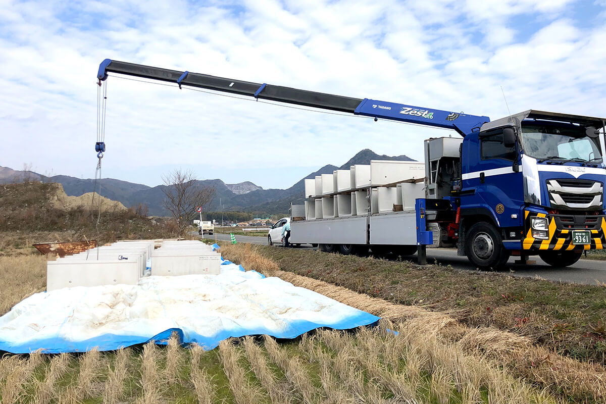 ユニック車　作業