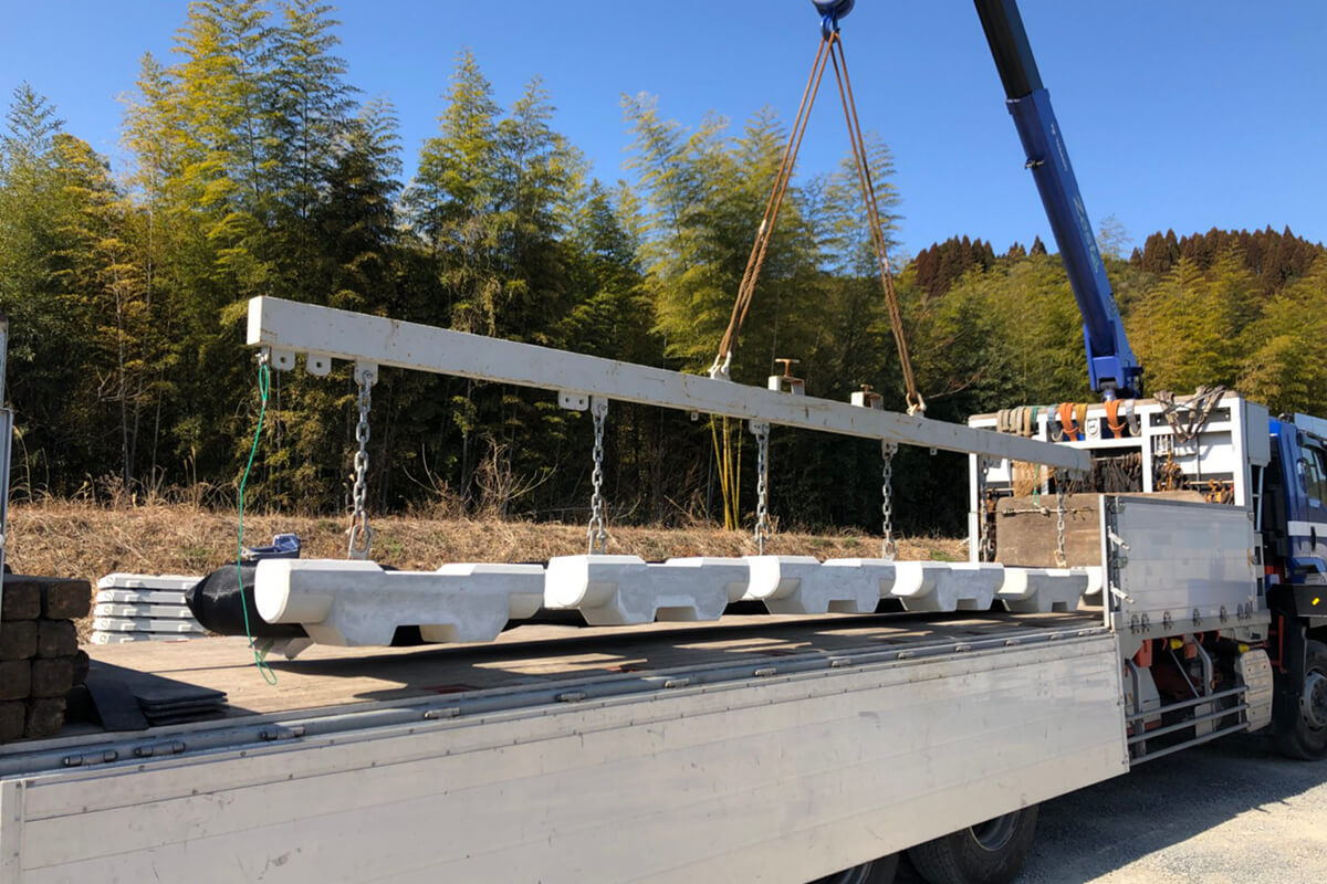 ユニック車　作業